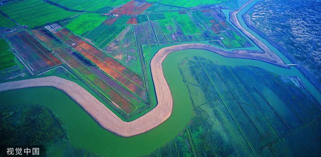 黄河:隔着山河，寂静和湍流是她。
(图12)