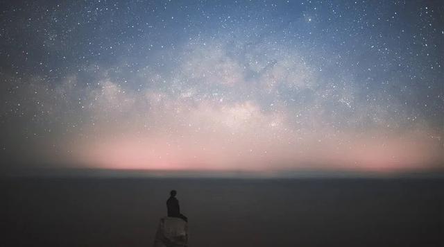夜读丨一个人最好的生活状态：困顿时读书，烦恼时运动，独处时思考