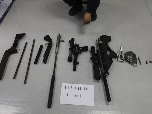 贵州一男子非法持枪，被印江警方查获