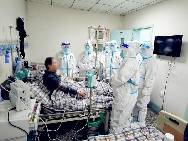 新闻多一度 | 本土感染者超万例，吉林省本轮疫情何时迎拐点？