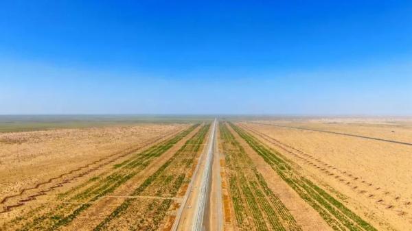 塔克拉玛干沙漠：你已被中国基建狂魔合围