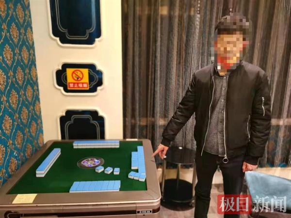 模仿电影《赌神》诈骗情节，男子网购透视工具诈赌被抓获