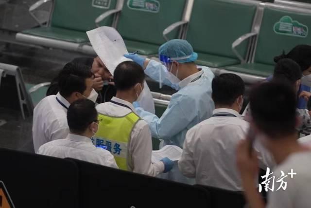东航一架波音737飞机坠毁 广东已派出专家组开展紧急医学救援