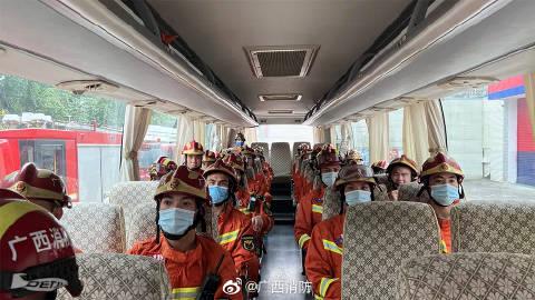 东航一架波音737飞机坠毁 广东已派出专家组开展紧急医学救援