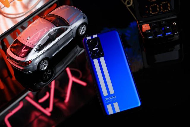150W光速秒充突破速度极限 真我GT Neo3手机评测