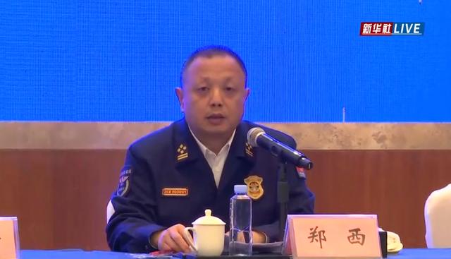 飞机残骸从地表向下延伸约20米！机头是否垂直砸向地面？民航局回应
