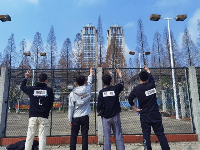 数院大神，一直都在：准封闭管理期间，他们为同学提供实时在线答题服务
