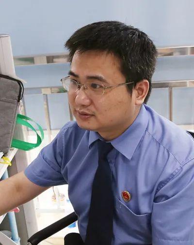 为拿下“村霸”检察官十天写下60万字审查报告