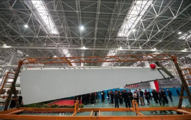 坠机核心区10公里外发现飞机残骸，专家：初步判断为机翼蒙皮