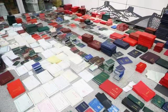 从出生到死亡假证“一条龙”服务！山东警方破获特大制售假证章案