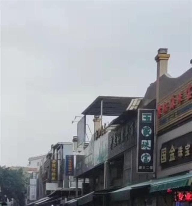 MU5735失事后，这条玉器街再也不见他们的身影