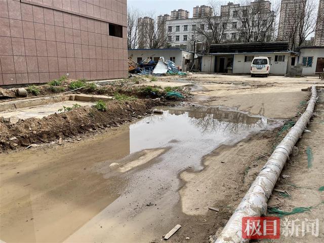 西安300余户业主住进10年未交付的烂尾楼：太阳能板充电，提水徒步爬29楼