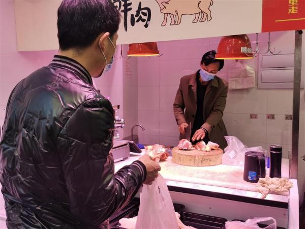 上海蔬菜店老板老于：进价11元的芹菜，我劝退了问价的人