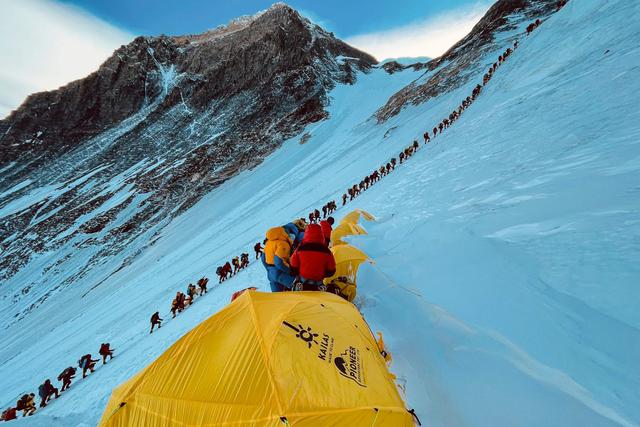 尼泊尔拒绝乌克兰禁俄登山队要求（尼泊尔发布登山禁令）