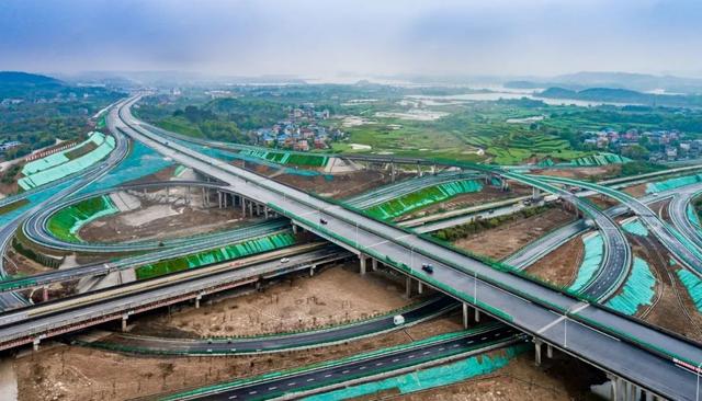 湖北首条智慧高速公路全线贯通，光谷至鄂州机场仅需1小时