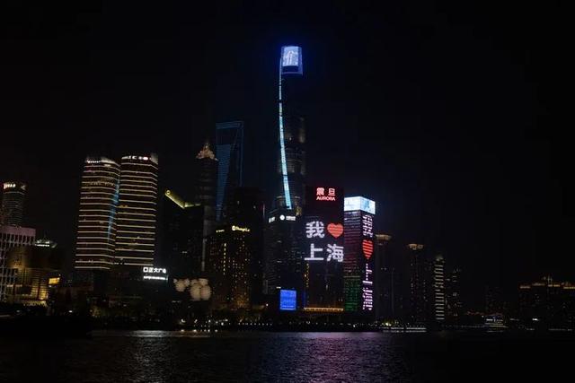 疫情封控下的上海之夜