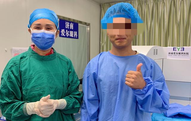 听力和语言障碍男子受近视困扰，他写下：感谢医生站在了我这边