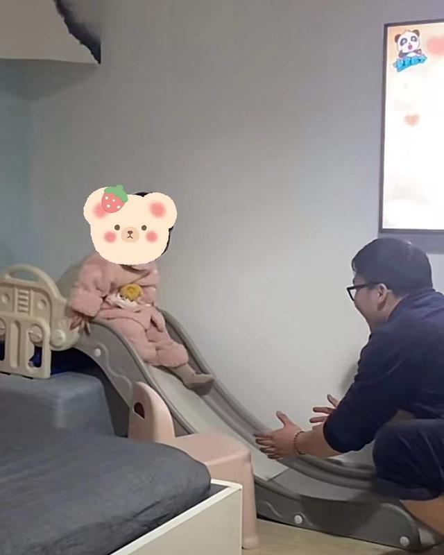 上海2岁女童独自隔离后回家，睡前说了一句话让妈妈瞬间破防