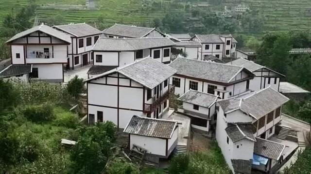 女子花16万买房后拆迁获赔419万，卖家反悔，法院判了