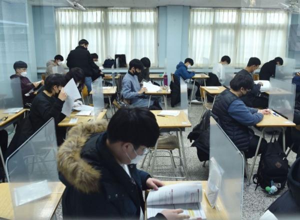 韩国教育部考虑让确诊学生参加期中考试