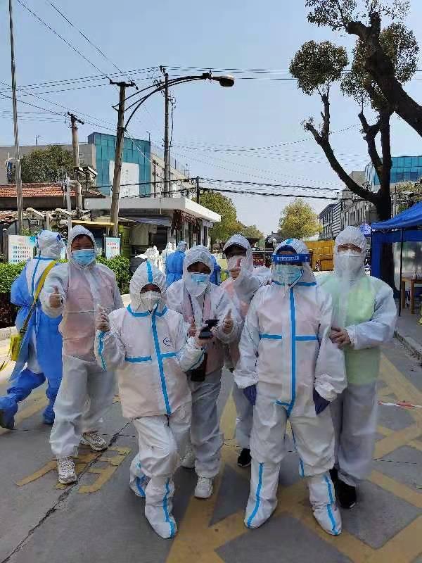这位“小区指挥长”成了居民的“亲人”