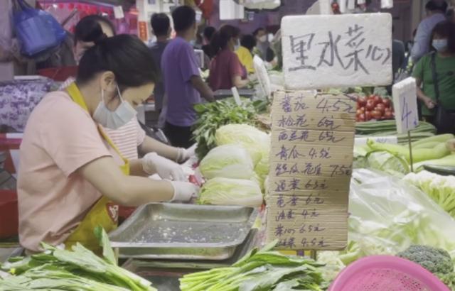 广州线下市场蔬菜肉类供应充足