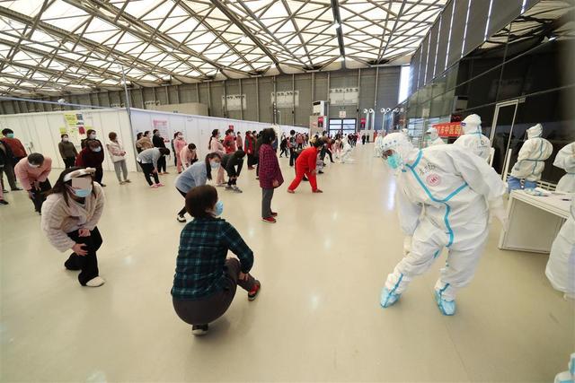 快乐的人来跳舞(快乐的人来跳舞完整版)