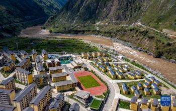 奋进新征程 建功新时代丨大山里的小学