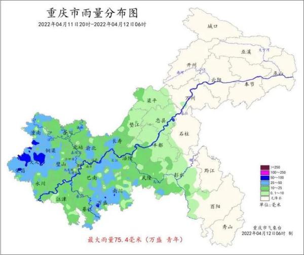 重庆小伙被大风吹起离地近三米