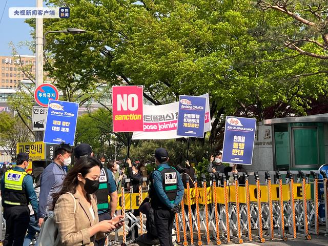 俄称西方经济“闪电战”告败；美国撤销89国旅游限制令
