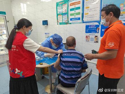 老年人天天宅家有必要打疫苗吗？专家：同住人可能带回病毒，仍须接种