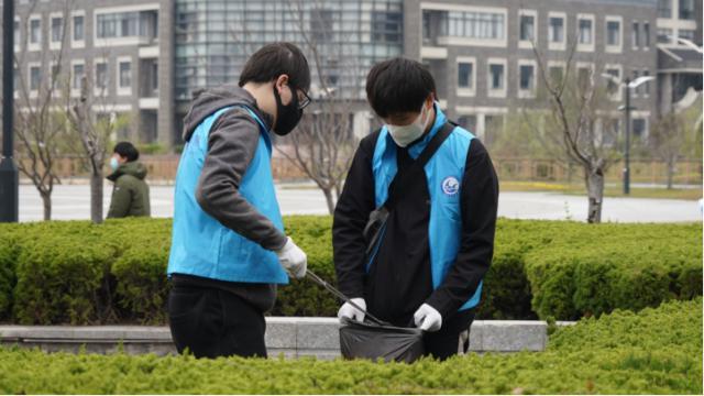 上海高校师生用“劳动”守护校园