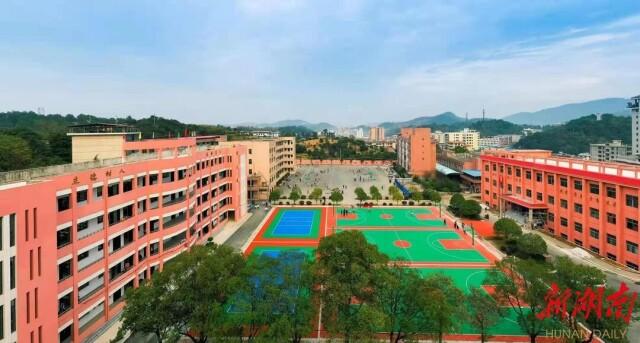 努力成为县级义务教育一张亮丽的名片——邵阳县第十一中学教育教学发展纪实