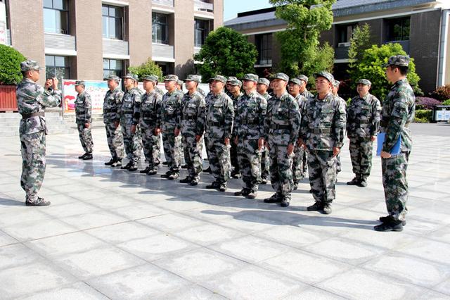 柳陂镇开展民兵应急排整组训练