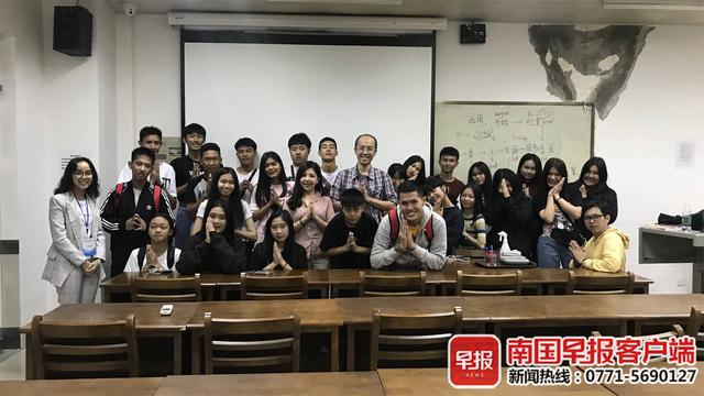 有声阅读“讲书人”：各种方式说书，让人们爱上看书丨阅读新推手