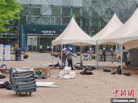 韩国首尔广场临时核酸检测点拆除 户外活动时隔两年重启