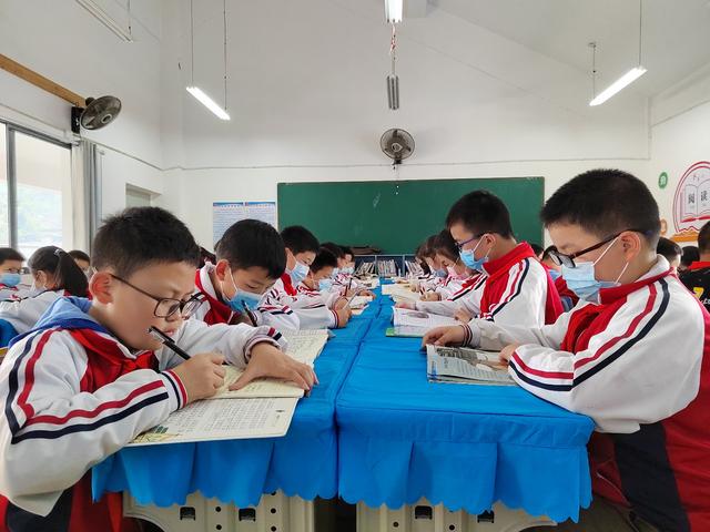 箭道坪小学土桥路校区开展“阅读润童心·书香溢校园”世界读书日活动