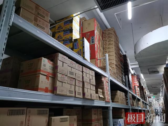 实探保供抗疫的北京商超：仓库物资充足，外送订单火热