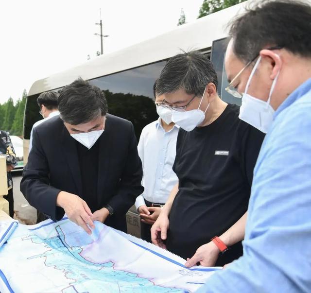 金山区委书记刘健实地调研防汛工作