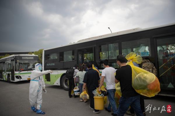 为应对强对流天气 上海国际赛车场方舱临时转移患者