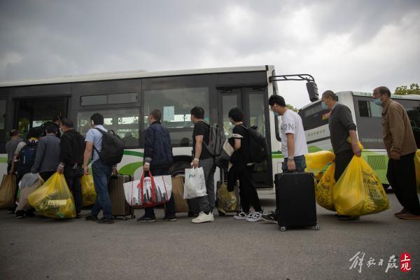 为应对强对流天气 上海国际赛车场方舱临时转移患者
