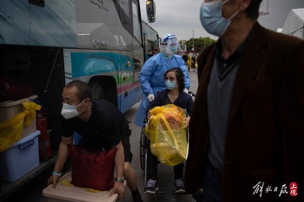 为应对强对流天气 上海国际赛车场方舱临时转移患者