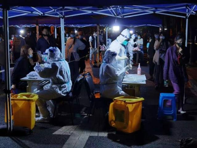 无人机喊话 杭州上城九堡连夜开展全员核酸检测