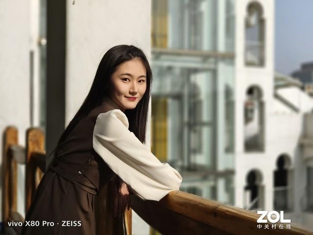 vivo X80 Pro后置人像实测：把小姐姐拍美分几步？