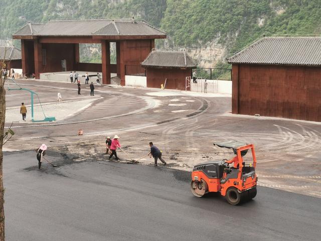 龚滩镇中心校运动场项目施工有序推进
