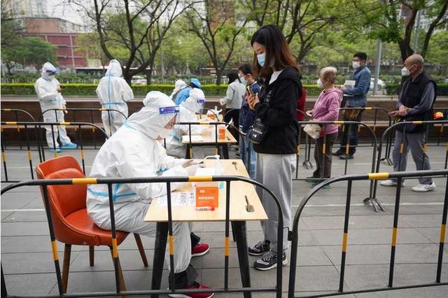 北京11个区陆续开展核酸检测，采样点有不少“热心肠”