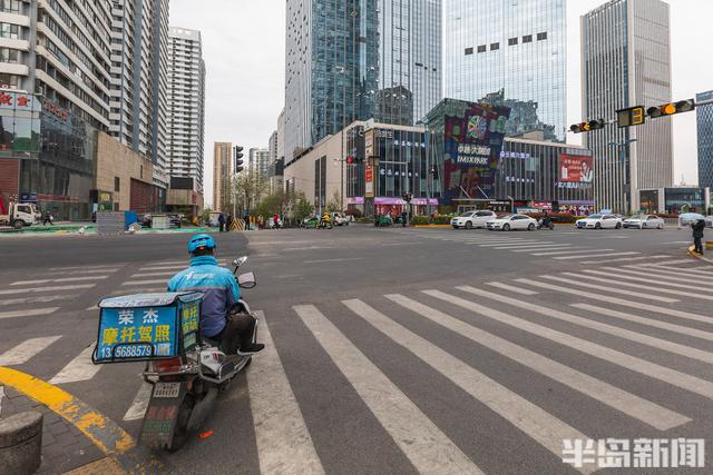 这条道路变“敞亮”了