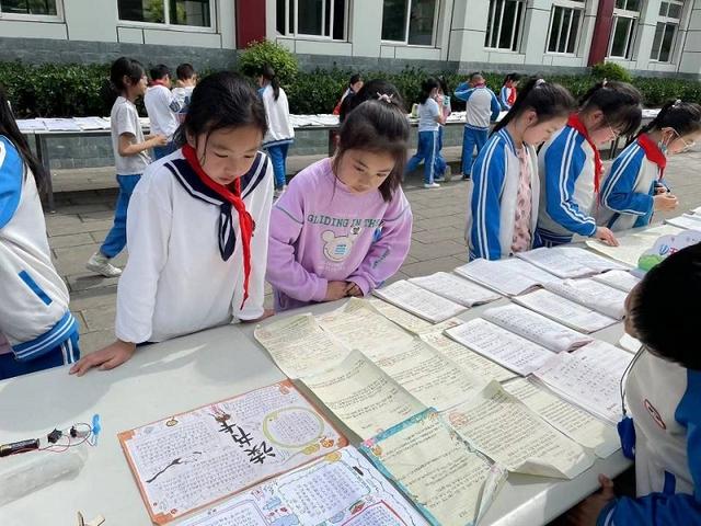 利州中学小学部举办作业展评活动