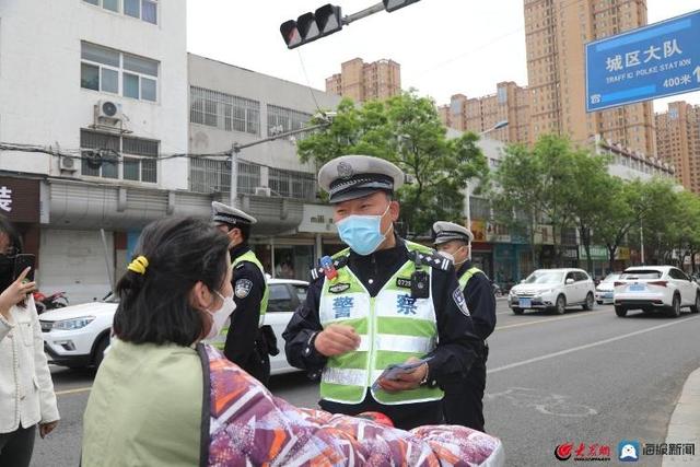 电动自行车加装雨棚，现场拆除！新规5月1日起实施
