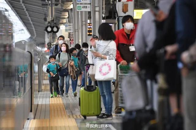 日本大叔上班看中国泳装网站遭处分